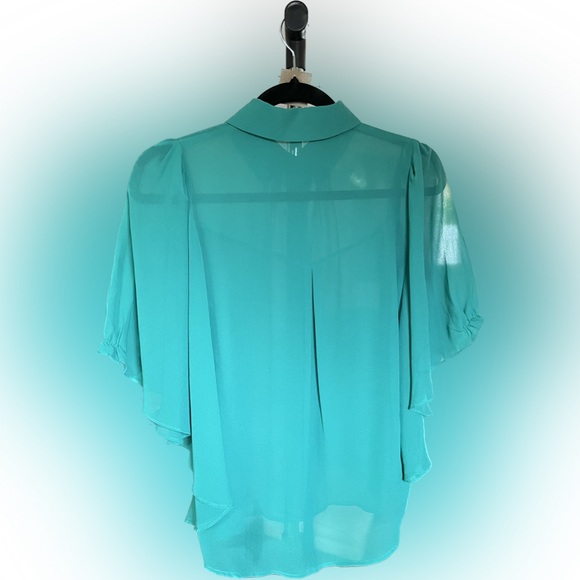 NWOT Maddy k Batwing Sleeve Flowy Top - Picture 2 of 4